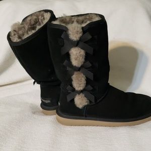 EUC Kookaburra Uggs black and tan